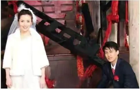 靳东的妻子是谁_靳东个人资料妻子_靳东第一任妻子是谁