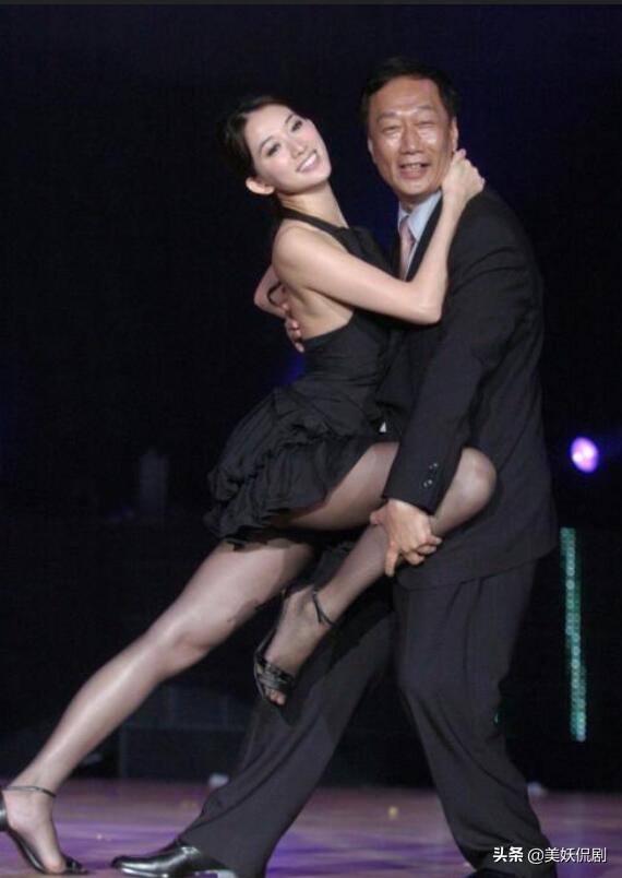 黄渤林志玲_快乐大本营林志玲黄渤_黄渤林志玲练瑜伽