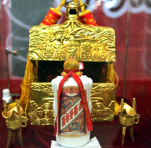 中国最贵的10瓶白酒，最后一瓶抿一口就能买到一套房