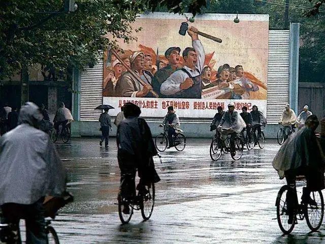 停车场丨旅行车卖不好不光是因为贵，还因为什么？