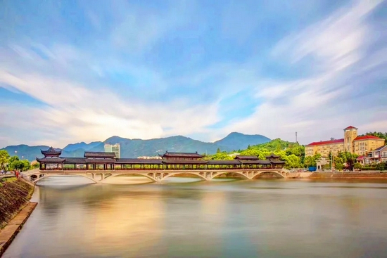 杭州周边好玩的旅游景点推荐_银川周边哪个景点好玩_凤凰周边哪些景点好玩