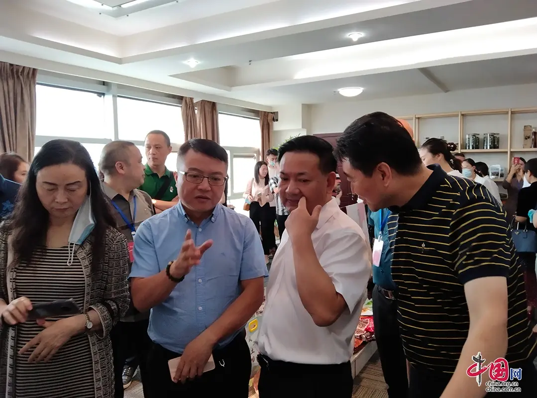 缅川特别行政区区旗_扫毒里的缅娜是真的人妖吗?_缅川是什么地方