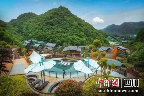 避暑胜地百里杜鹃。