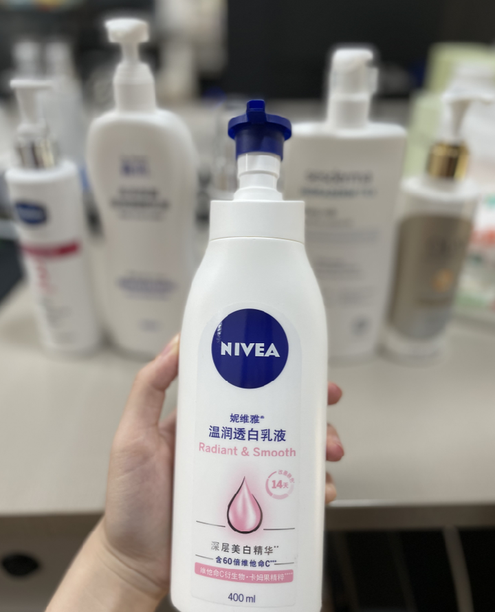 身体乳哪个牌子好美白_凡士林美白身体乳哪个版本好_美白身体乳哪个好用效果好