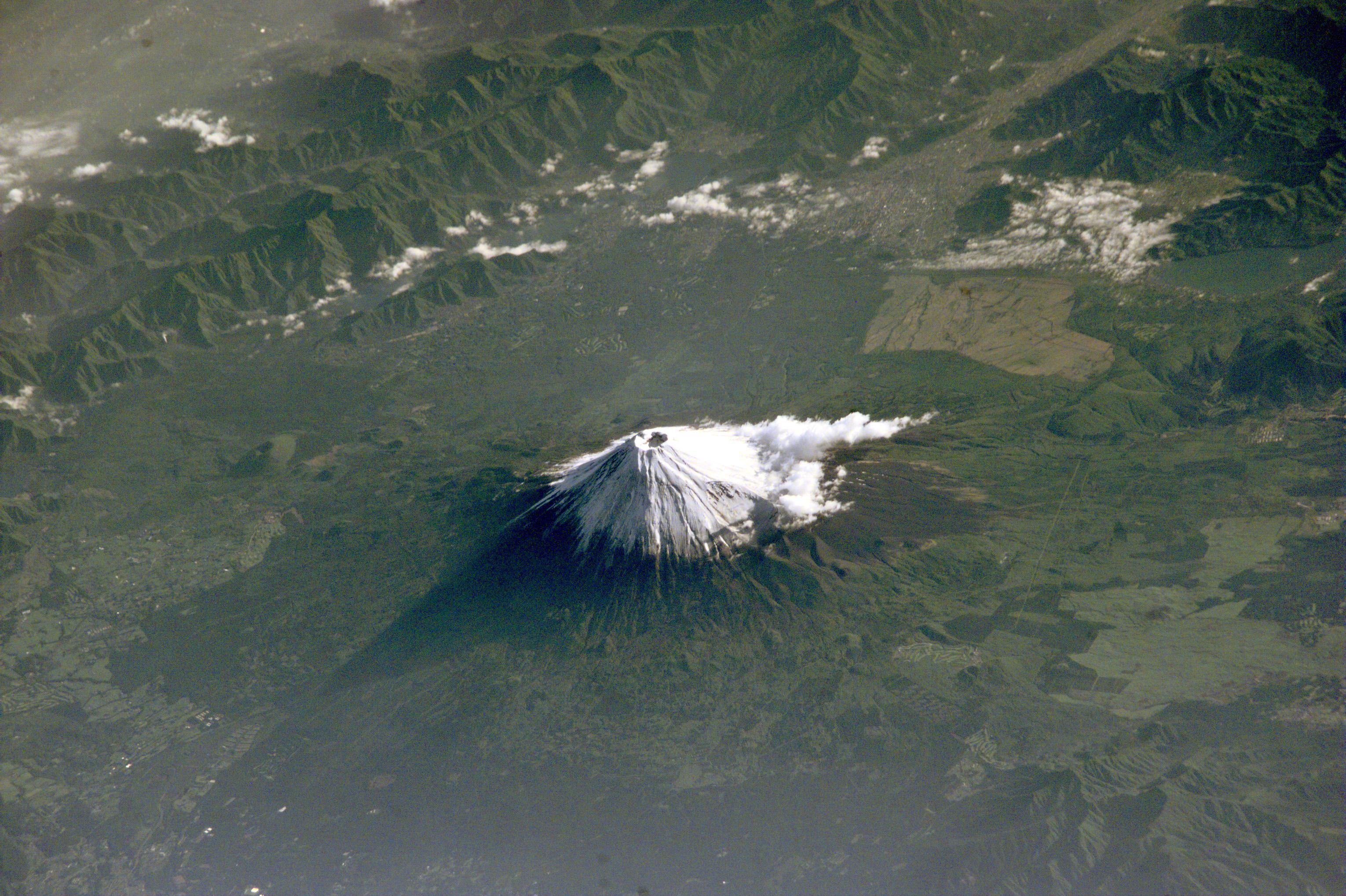 美国黄石火山超级爆发_富士山火山预计爆发时间_火山为什么会爆发