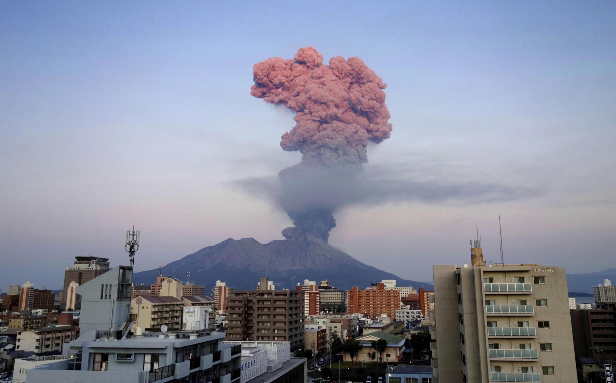 火山为什么会爆发_富士山火山预计爆发时间_美国黄石火山超级爆发