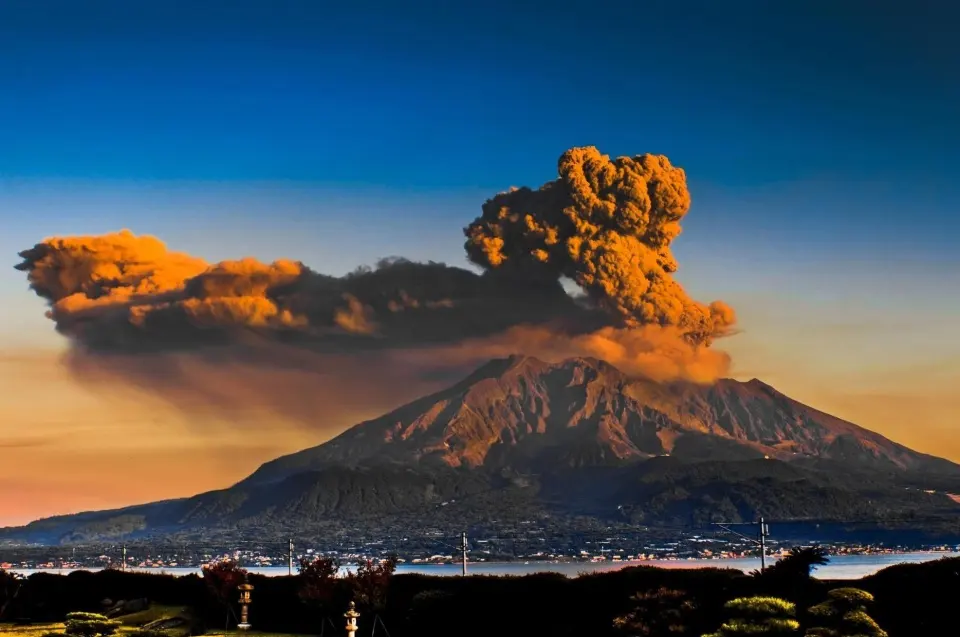 黄石火山下一次爆发时间_美国黄石火山超级爆发_富士山火山预计爆发时间