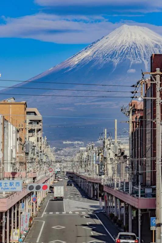 富士山火山预计爆发时间_黄石公园火山还会爆发吗_火山为什么会爆发视频