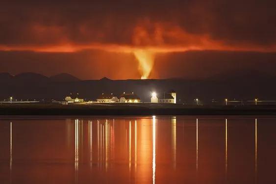 富士山火山预计爆发时间_黄石公园火山还会爆发吗_火山为什么会爆发视频